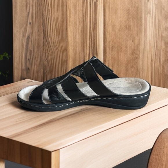 Croft & Barrow Black Strappy Sandals 6.5M | Comfy Slide-On Shoes - Picture 5 of 6